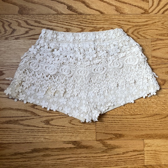 ZARA floral crochet pattern shorts - Picture 4 of 6